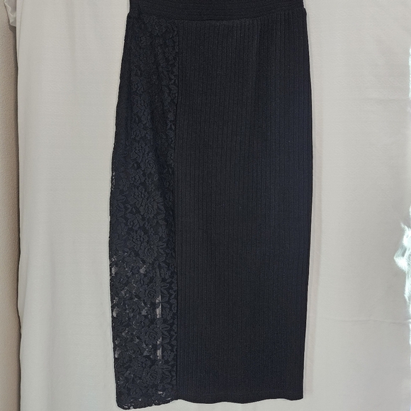 Plaid With Lace-Detail Midi Skirt.‎ - Picture 4 of 11